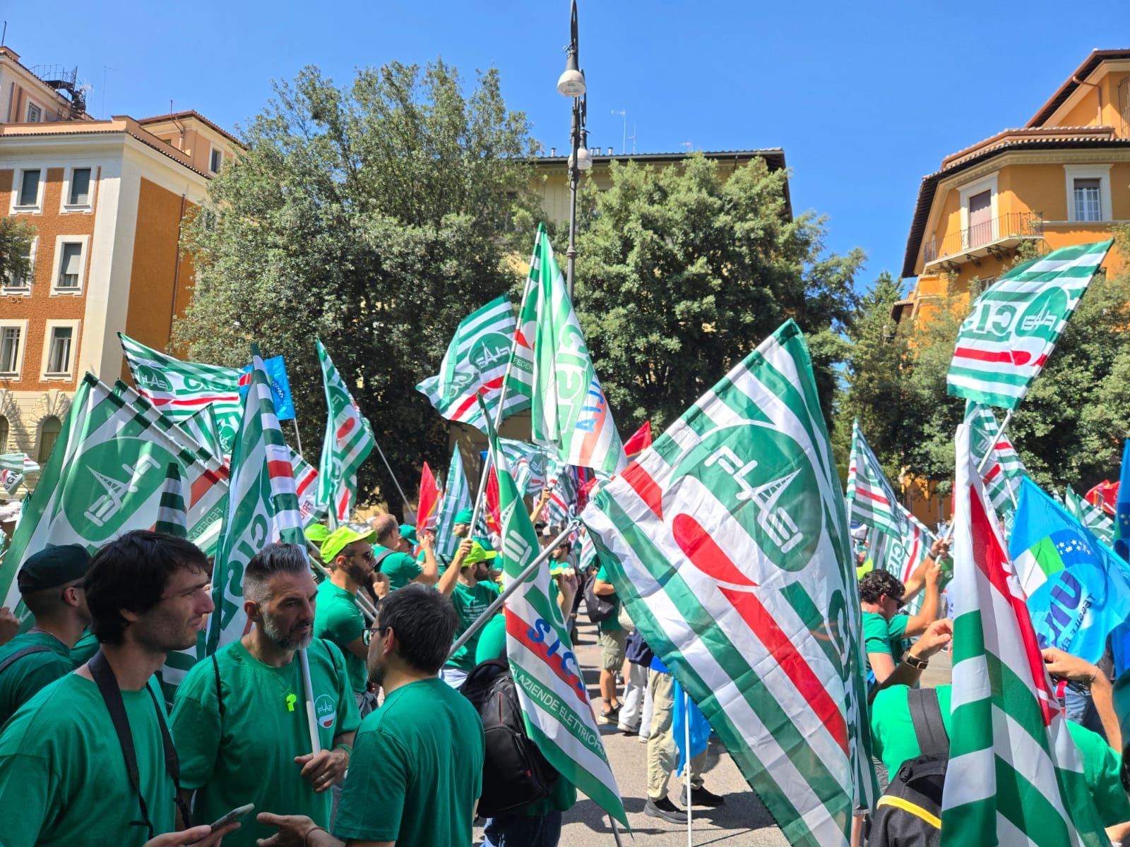 Comunicato Stampa - SCIOPERO NAZIONALE ENEL DISTRIBUZIONE: MANIFESTAZIONE A ROMA. PER FILCTEM, FLAEI E UILTEC: "OCCORRE RESTITUIRE AI LAVORATORI LA DIGNITA' DEL LAVORO. NO TURNI INSENSATI. IL MONITO ALL'AZIENDA"